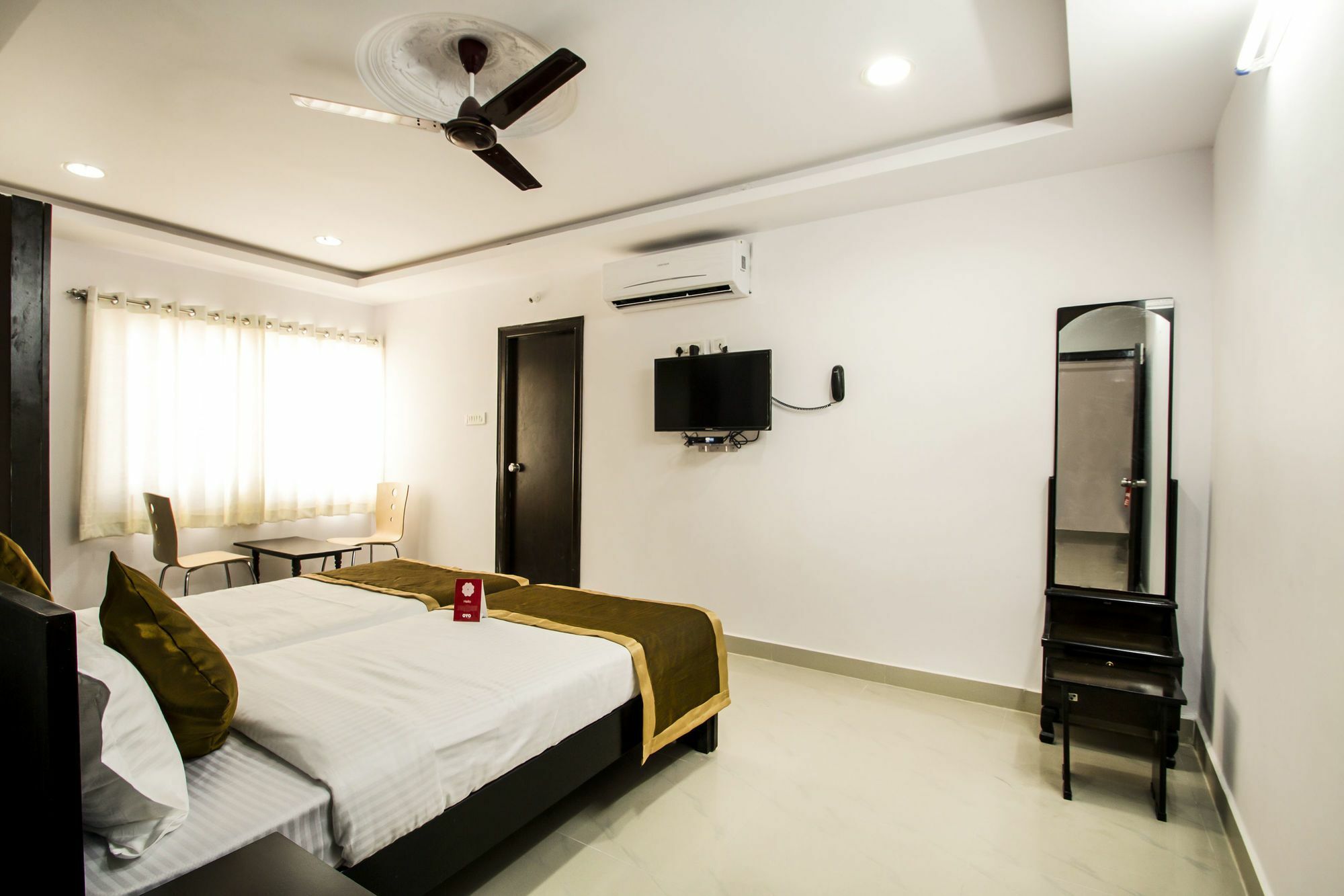 Hotel Oyo Flagship 463 Banjara Hills Hyderabad Exterior foto